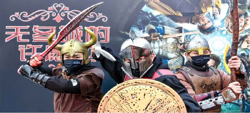 《龙与地下城：侠盗荣耀》首映礼变酒局 派派、休叔领衔全阵容惊喜连线