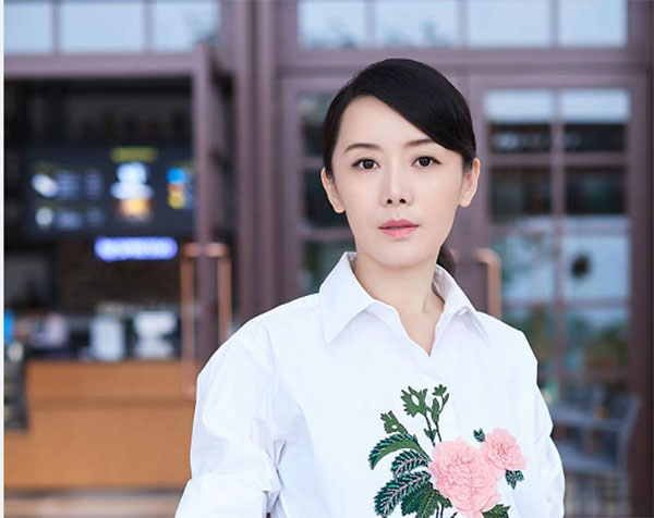车永莉下午茶装扮尽展气质 初夏清风最可人