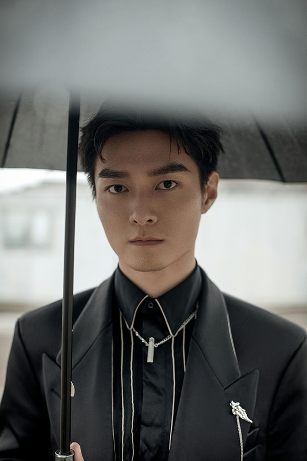 1702876920176961.jpg 廖圣光个人写真1.jpg