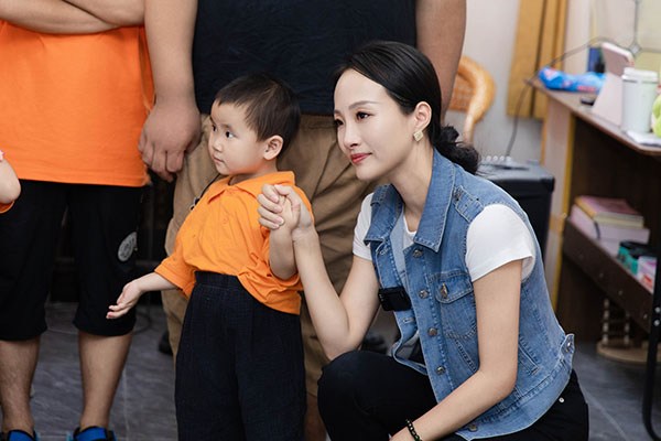 90后影视制片人项亮月（亮月儿）让世界充满爱 公益永远不止步